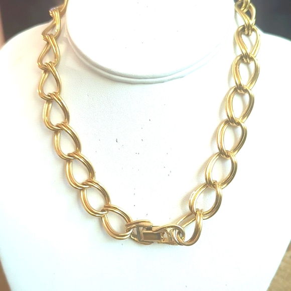 Monet Jewelry - VTG Monet necklace